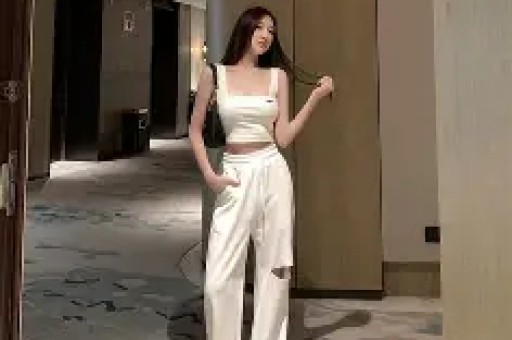 萧亚轩安徽春晚耍大牌与节目组冲突 网友称mm太小